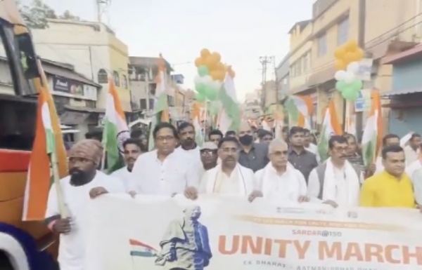 বেলদায় একতা যাত্রায় যোগ দিলেন বিজেপি নেতা দিলীপ ঘোষ বেলদায় একতা যাত্রায় যোগ দিলেন বিজেপি নেতা দিলীপ ঘোষ