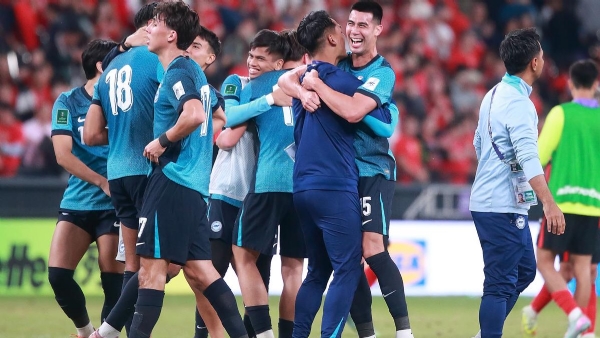 হংকংকে হারিয়ে সিঙ্গাপুর ২০২৭ সালের এএফসি এশিয়ান কাপের জন্য যোগ্যতা অর্জন করেছে হংকংকে হারিয়ে সিঙ্গাপুর ২০২৭ সালের এএফসি এশিয়ান কাপের জন্য যোগ্যতা অর্জন করেছে