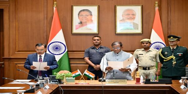 রাজভবনে এসএসএডিএস ইউনিভার্সিটির উপাচার্য পদে শপথ পাঠ অধ্যাপক হীরেন্দ্রনাথ শর্মা