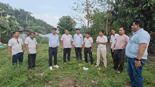 এলাকা পরিদর্শন করলেন মন্ত্রী বিকাশ দেববর্মা এলাকা পরিদর্শন করলেন মন্ত্রী বিকাশ দেববর্মা