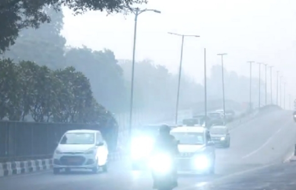 দিল্লির বাতাস দূষিতই, কনকনে শীতের আমেজ প্রয়াগরাজে