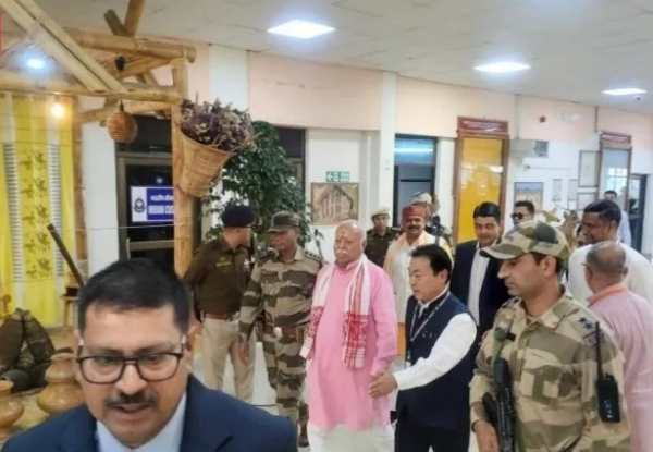 ইমফলের বীর টিকেন্দ্রজিৎ আন্তর্জাতিক বিমানবন্দরে ডা. মোহন ভাগবত