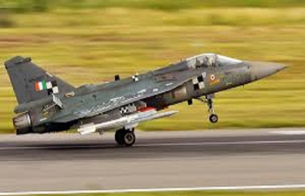 দুবাইতে ভেঙে পড়ল ভারতীয় যুদ্ধবিমান ‘তেজস’ দুবাইতে ভেঙে পড়ল ভারতীয় যুদ্ধবিমান ‘তেজস’