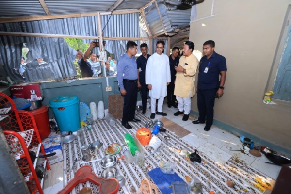 আক্রান্তের বাড়িতে মুখ্যমন্ত্রী