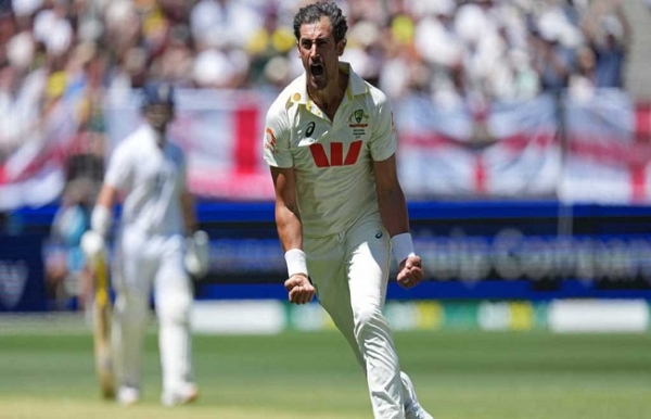 অ্যাশেজের প্রথম দিনেই উজ্জ্বল স্টার্ক,করলেন দুটি রেকর্ড