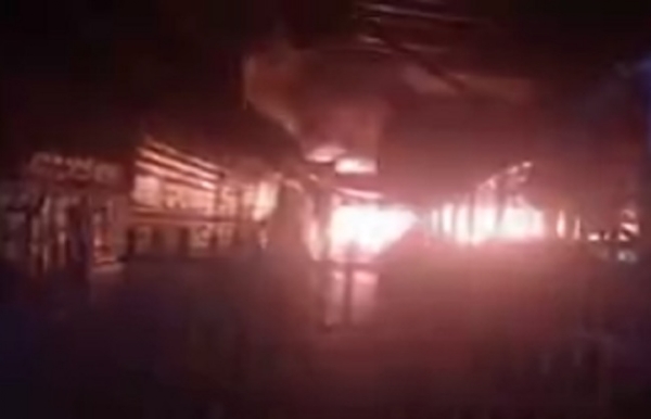 নদিয়ার শান্তিপুরে বড় বাজারে আগুন, পুড়ে ছারখার একাধিক দোকান নদিয়ার শান্তিপুরে বড় বাজারে আগুন, পুড়ে ছারখার একাধিক দোকান