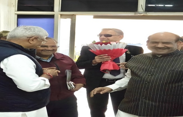 যোধপুরে উপরাষ্ট্রপতি রাধাকৃষ্ণন ও লোকসভার অধ্যক্ষ বিড়লার উষ্ণ অভ্যর্থনা যোধপুরে উপরাষ্ট্রপতি রাধাকৃষ্ণন ও লোকসভার অধ্যক্ষ বিড়লার উষ্ণ অভ্যর্থনা