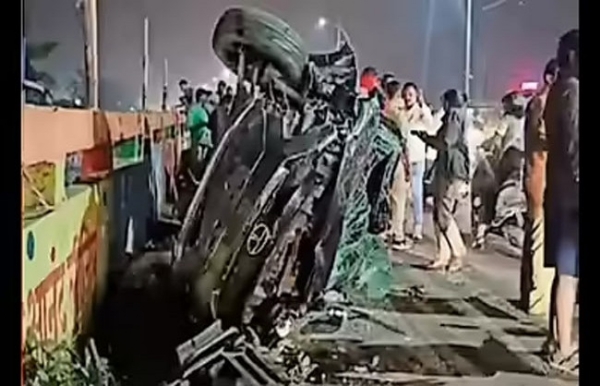 আম্বরনাথে নির্বাচনী প্রচারের গাড়ি উল্টে দুর্ঘটনা, ৪ জনের মৃত্যু