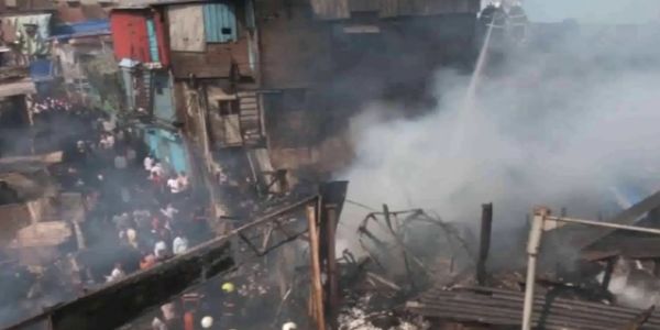 মুম্বইয়ে মাহিম স্টেশনের কাছে আগুন, ছড়ালো আতঙ্ক!