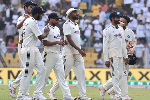 গুয়াহাটি দ্বিতীয় টেস্ট: প্রোটিয়াদের রান উৎসব, ‘ভুলভাল’ নেতৃত্ব দিয়ে বিপাকে পান্ত, চাপের মুখে ভারত গুয়াহাটি দ্বিতীয় টেস্ট: প্রোটিয়াদের রান উৎসব, ‘ভুলভাল’ নেতৃত্ব দিয়ে বিপাকে পান্ত, চাপের মুখে ভারত