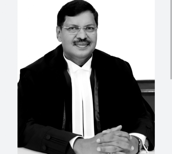 সিজেআই হিসেবে সরকারি গাড়ি ব্যবহারই করেননি, নজির স্থাপন গাভাইয়ের