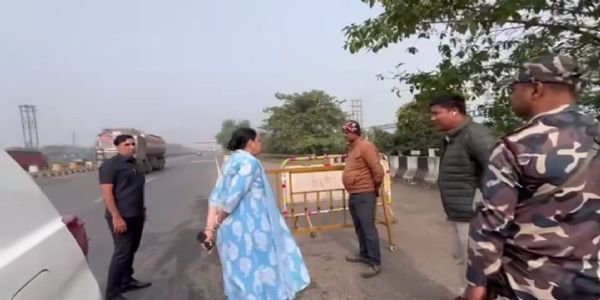 তাঁকে দেখে তিনজন সিভিক পুলিশ পালালেন কেন, প্রশ্ন অগ্নিমিত্রার