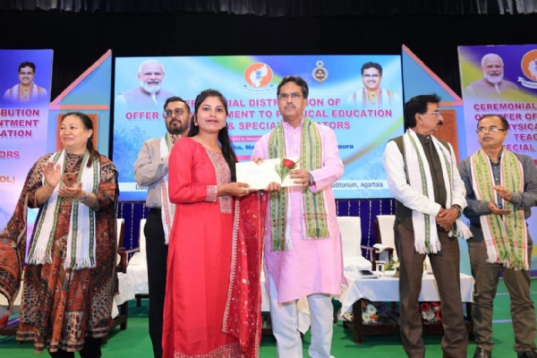 নিয়োগপত্র বিতরণ করলেন মুখ্যমন্ত্রী