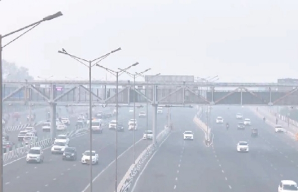 ধোঁয়াশায় মোড়া দিল্লি, বায়ুদূষণে জেরবার জাতীয় রাজধানী