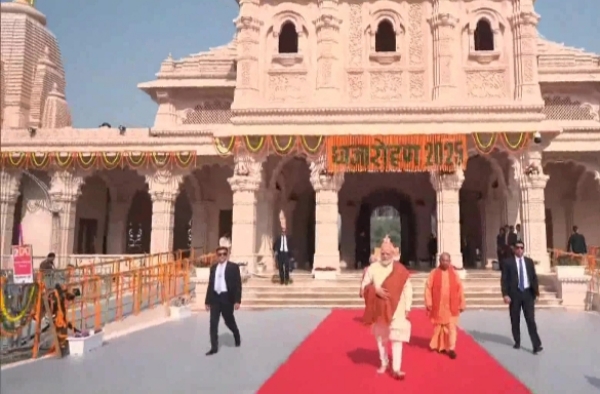 রামমন্দির দর্শন প্রধানমন্ত্রীর; গর্ভগৃহে আরাধনা, ধ্বজা উত্তোলন মোদীর রামমন্দির দর্শন প্রধানমন্ত্রীর; গর্ভগৃহে আরাধনা, ধ্বজা উত্তোলন মোদীর