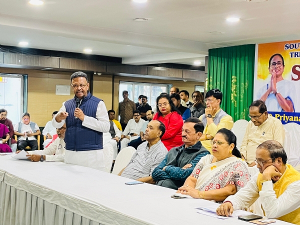 তেরাপন্থ ভবনে পর্যালোচনা বৈঠকে মেয়র সহ অন্যান্য