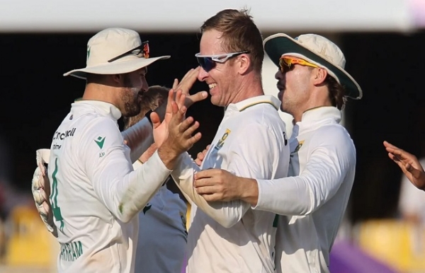 ভারতকে হোয়াইটওয়াশ করতে আর ৮ উইকেট দরকার দক্ষিণ আফ্রিকার ভারতকে হোয়াইটওয়াশ করতে আর ৮ উইকেট দরকার দক্ষিণ আফ্রিকার