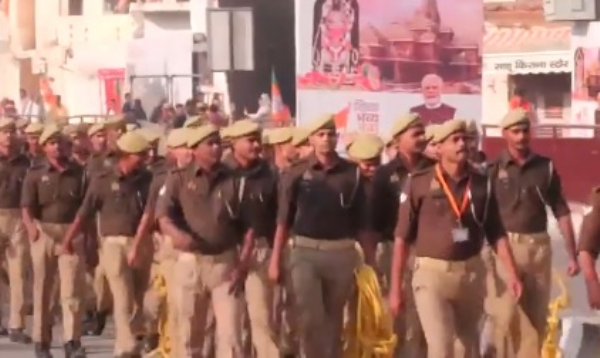 অযোধ্যায় বিপুল ভক্তের সমাগম, সেজে উঠেছে রাম মন্দির