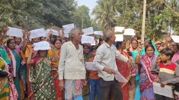 গ্রামবাসীদের বিক্ষোভ