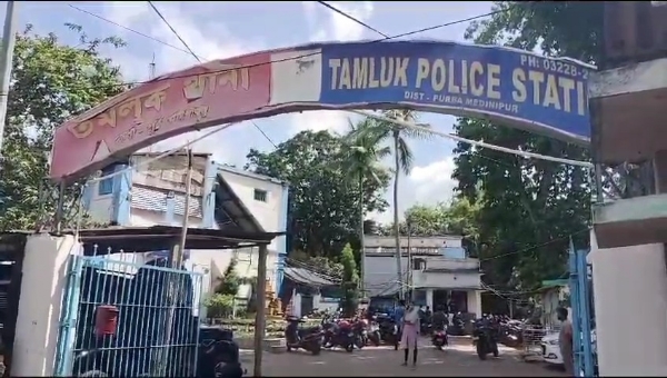 গ্রেফতার সরকারি কর্মচারী