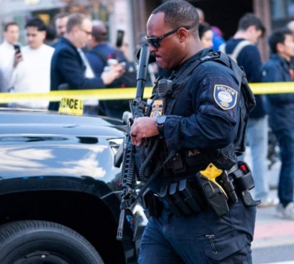 হোয়াইট হাউসের অদূরে গুলিতে জখম দুই ন্যাশনাল গার্ড, হুঙ্কার ট্রাম্পের হোয়াইট হাউসের অদূরে গুলিতে জখম দুই ন্যাশনাল গার্ড, হুঙ্কার ট্রাম্পের