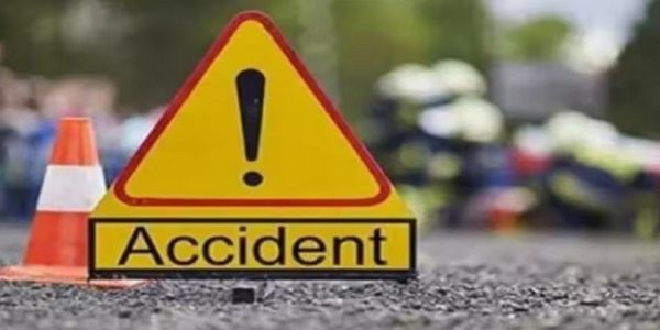 বালিয়ায় ট্রেলার এবং গাড়ির সংঘর্ষে মৃত ২,আহত ৩