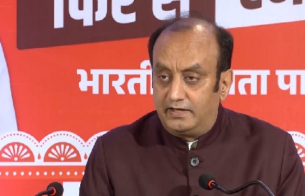 প্রধানমন্ত্রী সম্পর্কে বিতর্কিত মন্তব্যের জন্য খাড়গে-কে তোপ সুধাংশুর প্রধানমন্ত্রী সম্পর্কে বিতর্কিত মন্তব্যের জন্য খাড়গে-কে তোপ সুধাংশুর