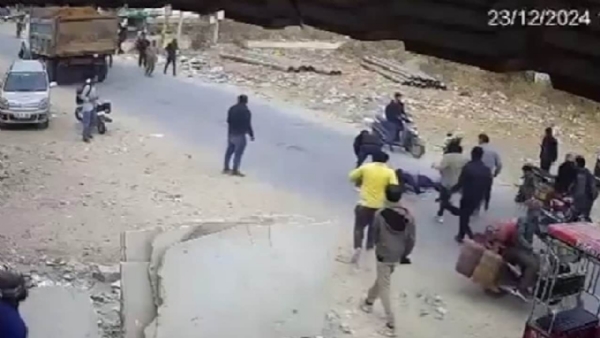 জয়পুরে বেপরোয়া ডাম্পারের ধাক্কায় মৃত অন্তত ১৩ জয়পুরে বেপরোয়া ডাম্পারের ধাক্কায় মৃত অন্তত ১৩