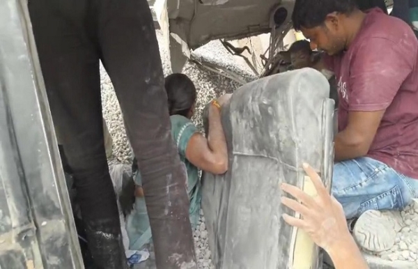 (আপডেট) তেলঙ্গানায় পথ দুর্ঘটনায় নিহতের সংখ্যা বেড়ে ১৮, আহত অন্তত ২০