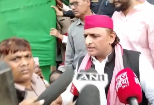 অখিলেশ যাদব অখিলেশ যাদব