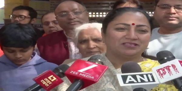 দিল্লিতে চলছে এমসিডি উপনির্বাচন, সপরিবারে ভোট দিলেন রেখা গুপ্তা