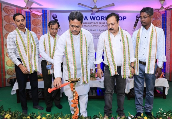 মিডিয়া ওয়ার্কশপের উদ্বোধন করলেন মুখ্যমন্ত্রী মিডিয়া ওয়ার্কশপের উদ্বোধন করলেন মুখ্যমন্ত্রী