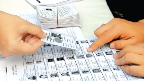 বঙ্গে শুরু এসআইআর প্রক্রিয়া, বিএলও-রা পৌঁছে যাচ্ছেন ঘরে-ঘরে বঙ্গে শুরু এসআইআর প্রক্রিয়া, বিএলও-রা পৌঁছে যাচ্ছেন ঘরে-ঘরে