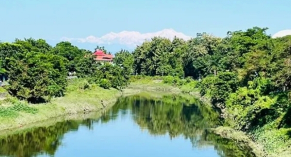 দুর্যোগ কাটতেই ঝকঝকে আকাশ, জলপাইগুড়ি থেকে ফের দেখা মিলল কাঞ্চনজঙ্ঘা দুর্যোগ কাটতেই ঝকঝকে আকাশ, জলপাইগুড়ি থেকে ফের দেখা মিলল কাঞ্চনজঙ্ঘা