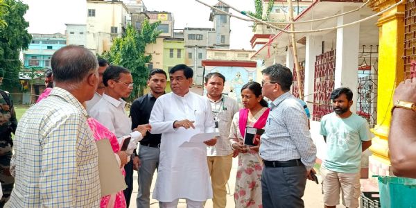 আগরতলায় শিববাড়ি পুকুর সংস্কার পরিদর্শনে মেয়র দীপক