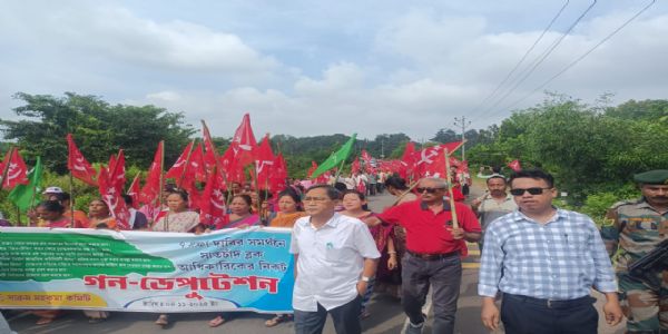 সাতচাঁদে সিপিআই(এম)-এর মিছিলে বাঁধা, পুলিশের সাথে ধস্তাধস্তি