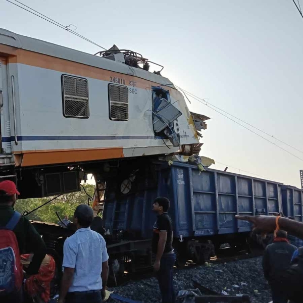 বিলাসপুরে যাত্রিবাহী ট্রেন এবং মালগা়ড়ির সংঘর্ষ
