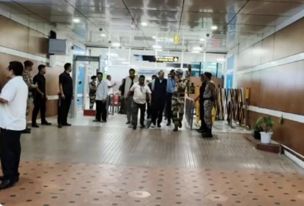 এসআইআর আবহে উত্তরবঙ্গে এসে পৌঁছল নির্বাচন কমিশনের প্রতিনিধি দল এসআইআর আবহে উত্তরবঙ্গে এসে পৌঁছল নির্বাচন কমিশনের প্রতিনিধি দল