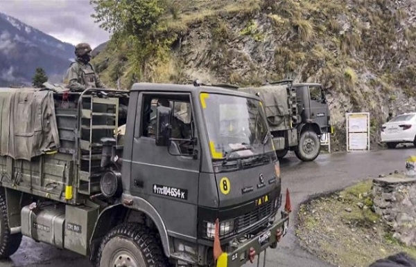 সেনা-জঙ্গি গুলির লড়াই সেনা-জঙ্গি গুলির লড়াই