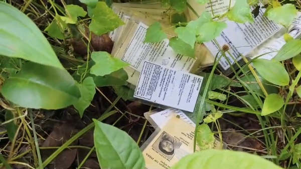 পরিত্যক্ত ভোটার কার্ড পরিত্যক্ত ভোটার কার্ড