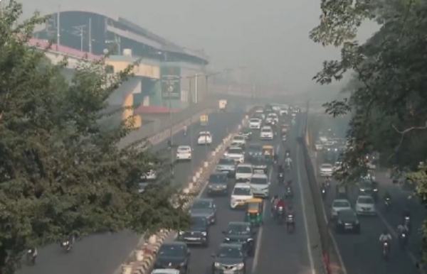 দূষণে জেরবার রাজধানী দিল্লি, বৃহস্পতিতেও গুণমান খারাপ পর্যায়ে দূষণে জেরবার রাজধানী দিল্লি, বৃহস্পতিতেও গুণমান খারাপ পর্যায়ে