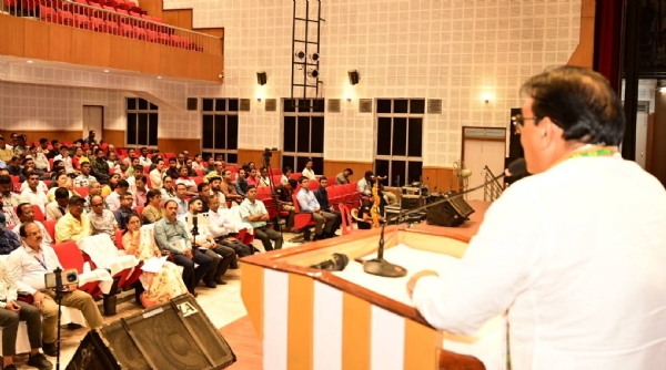 বক্তব্য রাখেন অর্থমন্ত্রী প্রণজিৎ সিংহ রায় বক্তব্য রাখেন অর্থমন্ত্রী প্রণজিৎ সিংহ রায়