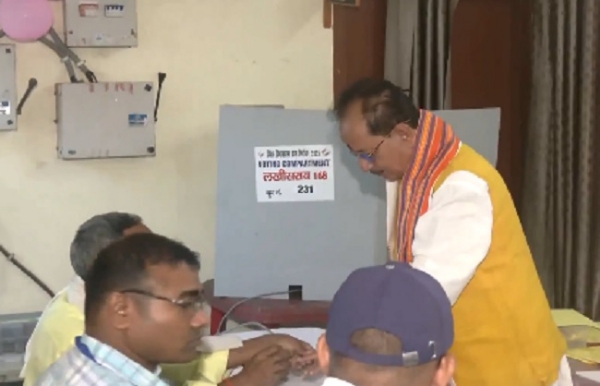 ভোট দিয়ে রাজ্যবাসীকেও গণতন্ত্রের উৎসবে শামিল হওয়ার আহ্বান বিজয় সিনহার ভোট দিয়ে রাজ্যবাসীকেও গণতন্ত্রের উৎসবে শামিল হওয়ার আহ্বান বিজয় সিনহার