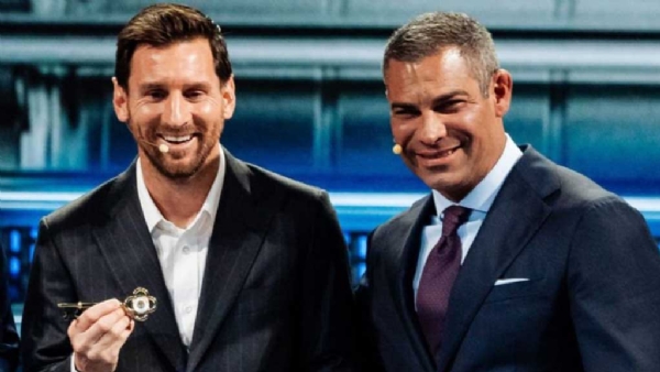 আমেরিকা বিজনেস ফোরামে লিওনেল মেসির হাতে তুলে দেওয়া হল মায়ামি শহরের চাবি আমেরিকা বিজনেস ফোরামে লিওনেল মেসির হাতে তুলে দেওয়া হল মায়ামি শহরের চাবি