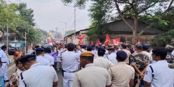 ১৮ মাস ধরে উৎপাদন বন্ধ ডেল্টা জুট মিলে, শ্রম দফতরে আনুষ্ঠানিক অভিযোগ দায়ের সিটুর