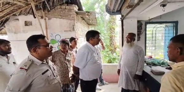 হিঙ্গলগঞ্জে শুরু হল এসআইআর-এর কাজ, মাঠে নেমে খতিয়ে দেখলেন বিডিও