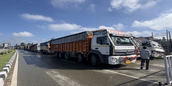 জম্মু-শ্রীনগর জাতীয় সড়কে ফের যান চলাচল স্বাভাবিক