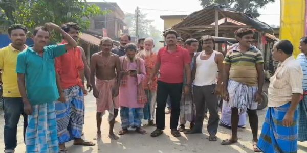 কাটমানি না দেওয়ায় বাংলার বাড়ি প্রকল্পের তালিকা থেকে নাম ছাঁটাই, বিক্ষোভে উত্তাল দেবীগঞ্জ