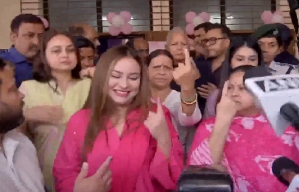 ভোট দিলেন লালুর পরিবারের সদস্যরা ভোট দিলেন লালুর পরিবারের সদস্যরা