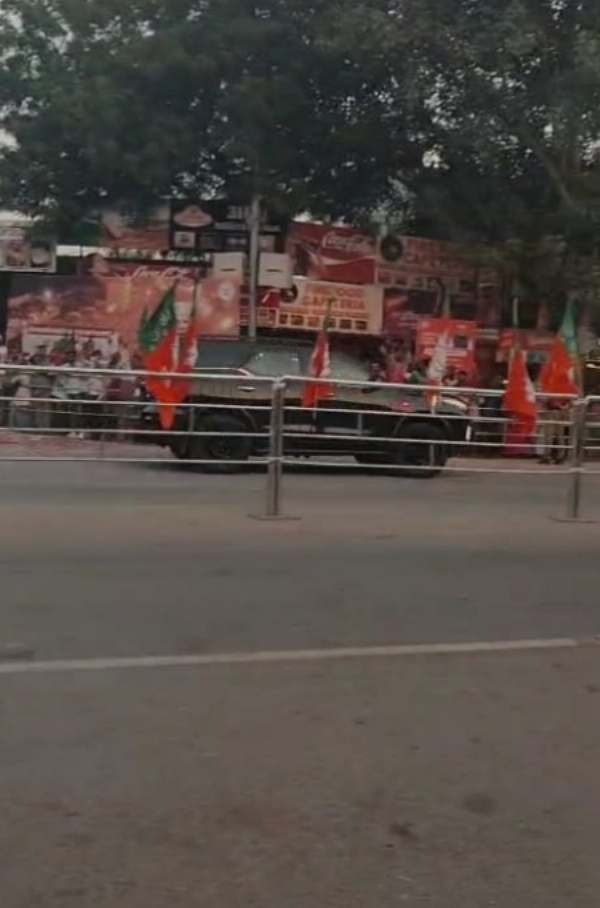 বারাণসী পৌঁছেছেন প্রধানমন্ত্রী নরেন্দ্র মোদী বারাণসী পৌঁছেছেন প্রধানমন্ত্রী নরেন্দ্র মোদী